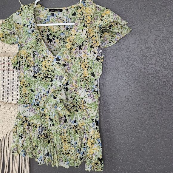 Violet and Claire Floral Blouse - Picture 2 of 11